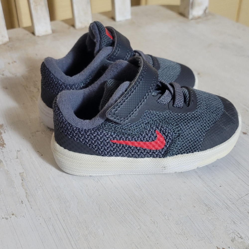 Nike Revolution 3 baby sneaker size 4C